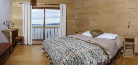 Bed, Photo of the whole room, River view