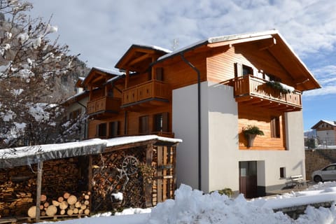 Property building, Winter, Skiing, Inner courtyard view