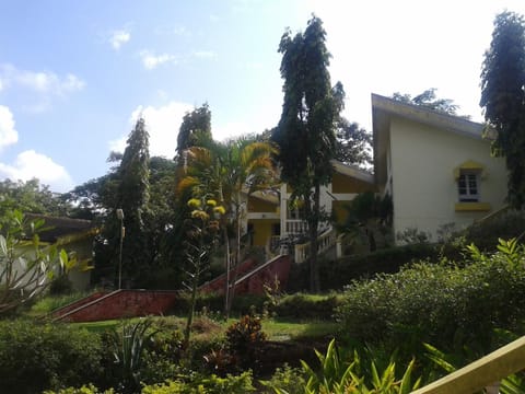 Property building, Facade/entrance, Garden