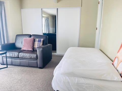 Cozy 1BR stay in Taupo Central Bed and Breakfast in Taupo