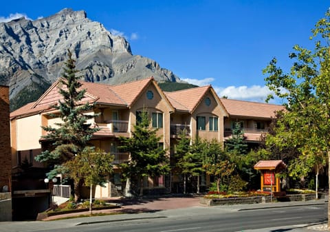 Red Carpet Inn Hotel in Banff