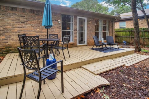 Cozy 3BR Kid & Dog Friendly Home In Central Location! home Maison in Arlington
