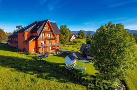 Property building, Day, Natural landscape, Garden, Garden view, Mountain view