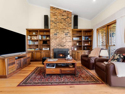 Living room, Seating area, fireplace