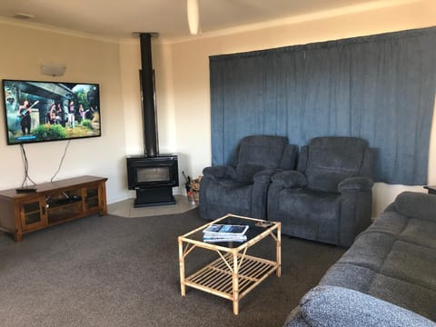 Views and Location House in Twizel