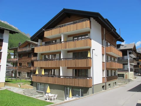 Appartementhaus Venetz SAAS107 ruhige Lage direkt an SKIBUSHALTESTELLE Apartment in Saas-Fee