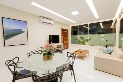 Communal lounge/ TV room, TV and multimedia, Seating area, Dining area, air conditioner