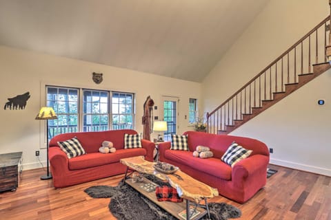 Tranquil Hendersonville Cabin with Mountain Views! House in Buncombe County