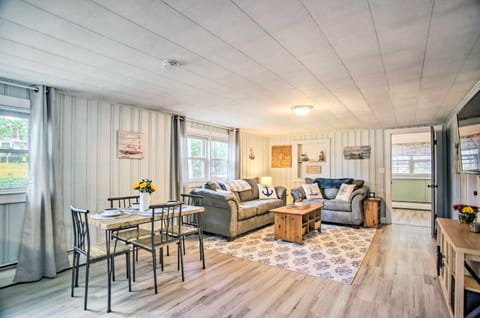 Buttermilk Cottage in Cape Cod Steps to Beach House in Buzzards Bay