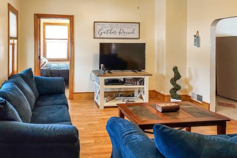 All-Season Grand Haven Getaway with Deck! Casa in Grand Haven