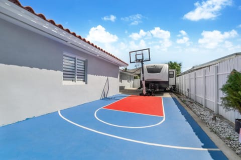 Modern Miami Home 10 Min to the AIRPORT L03 Casa in Coral Gables