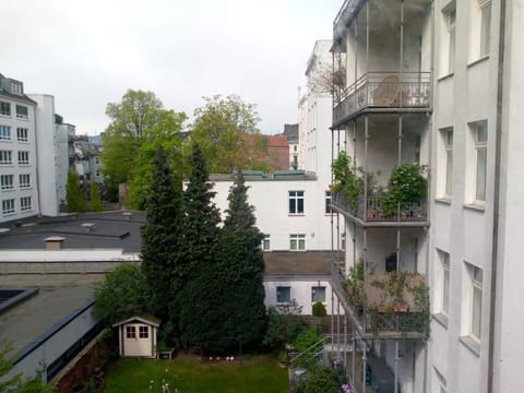 Neighbourhood, Inner courtyard view