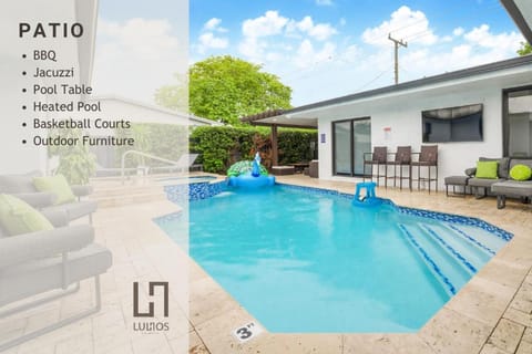 Luxe 5BR Pool Jacuzzi Basketball L17 House in Cutler Bay