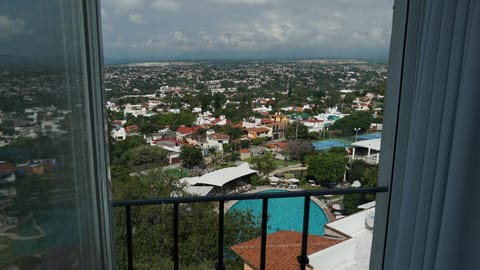 Balcony/Terrace, City view, Swimming pool