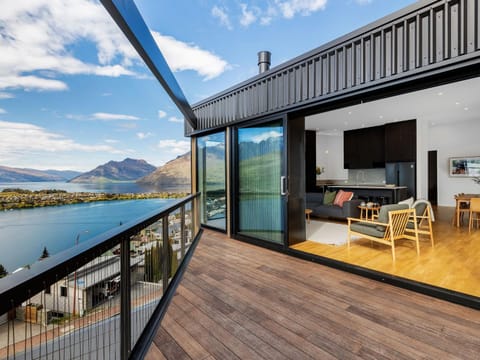 Natural landscape, View (from property/room), Balcony/Terrace, Lake view, Mountain view