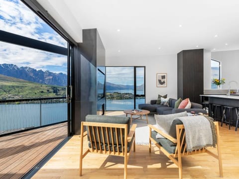 Natural landscape, View (from property/room), Balcony/Terrace, Living room, Lake view, Mountain view