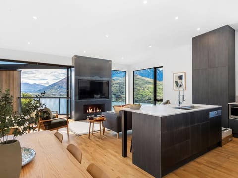 Natural landscape, TV and multimedia, Living room, Lake view, Mountain view, fireplace, kitchen