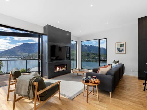 Natural landscape, TV and multimedia, Living room, Seating area, Lake view, Mountain view, fireplace