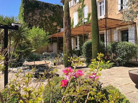 Domaine de la Dragonette Mas from the 18th century in the heart of Provence- Lubéron-Avignon House in Sorgues