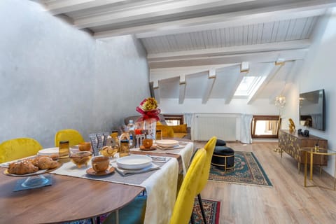 TV and multimedia, Living room, Dining area