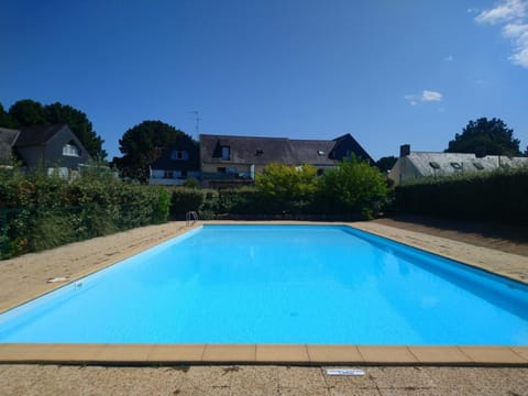 Appartement T3 avec Jardin, Piscine et Tennis près du Port, 4-6 Personnes - FR-1-639-12 Apartment in Arzon