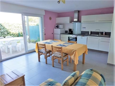 Appartement T3 avec Jardin, Piscine et Tennis près du Port, 4-6 Personnes - FR-1-639-12 Apartment in Arzon