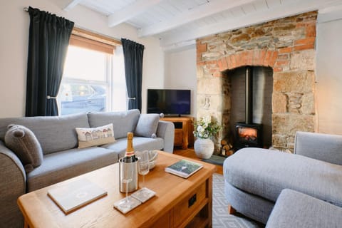 Finest Retreats - Scallop Cottage House in Porthleven