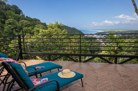 Exclusive Villa Tanager Ocean View w AC Private pool terrace Chalet in Quepos