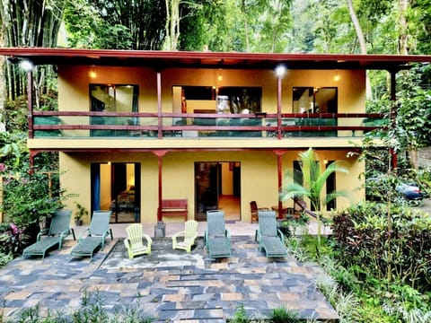 Toucan Villa Family home w Private Pool Garden AC House in Quepos