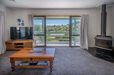 Libeau Lane Views - Akaroa Holiday Home House in Akaroa