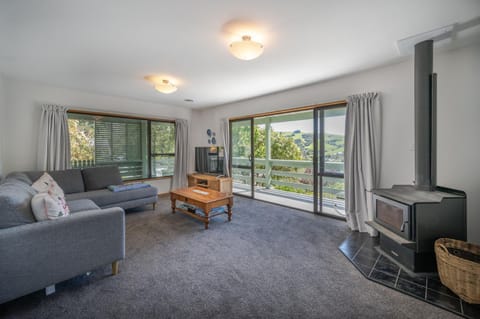 Libeau Lane Views - Akaroa Holiday Home House in Akaroa