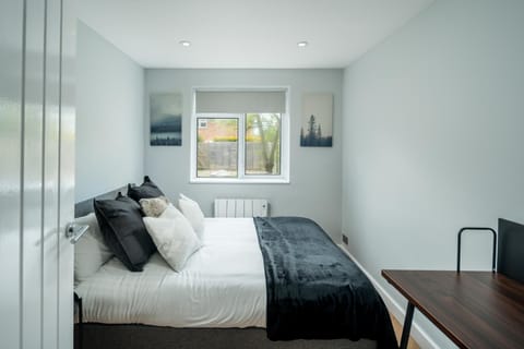 Skyline Serviced Apartments - Flat A Rockingham Way Condo in Stevenage