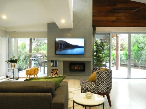 TV and multimedia, Living room, Seating area, Garden view, heating, air conditioner