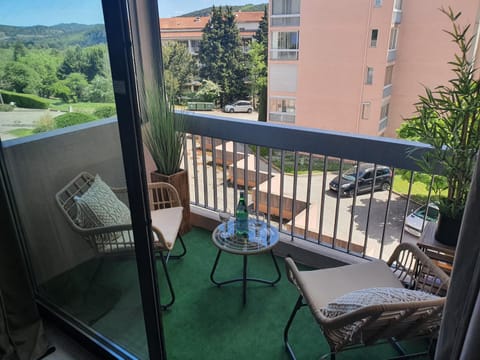 L'exotique ! Apartment in Gréoux-les-Bains