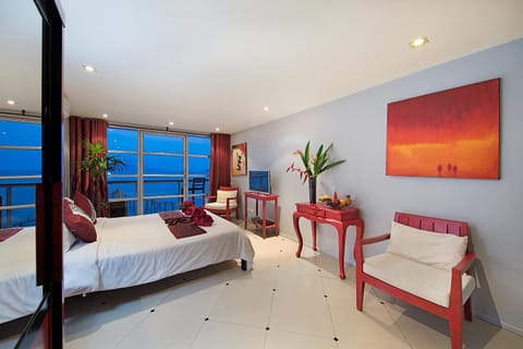 TV and multimedia, Balcony/Terrace, Photo of the whole room, Bedroom, Sea view