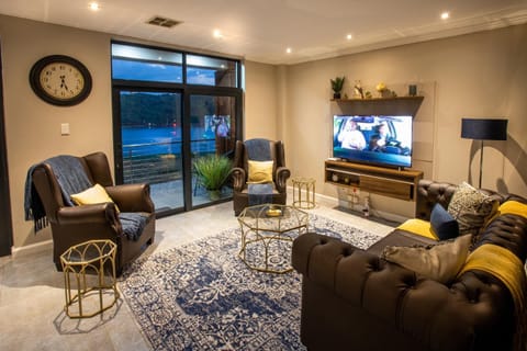 Patio, TV and multimedia, Living room