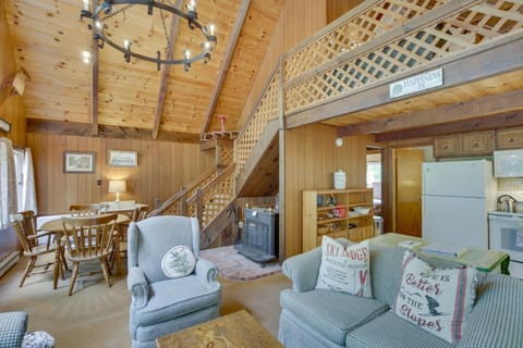 Rustic, Cozy Cabin with Easy Ski and Beach Access! House in Bridgton