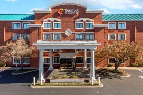 Comfort Inn & Suites Hotel in Brentwood