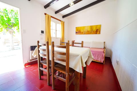 Bed, Photo of the whole room, Dining area