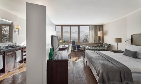 View (from property/room), Photo of the whole room, Seating area, Mountain view