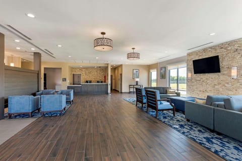 Comfort Inn & Suites Balch Springs - SE Dallas Hotel in Mesquite