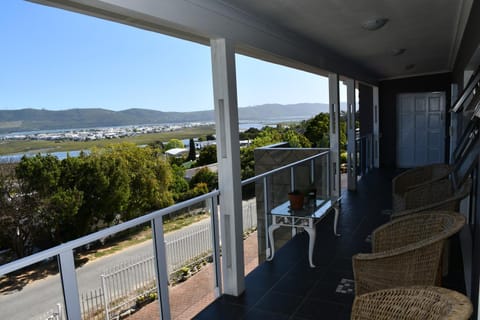 Friendz Guesthouse Bed and Breakfast in Knysna