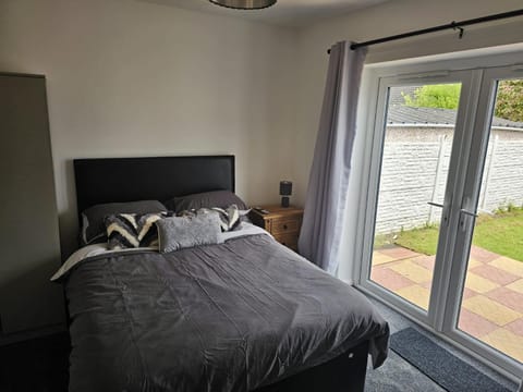 3-Beds Sleeps 6 Walking distance to Castle & Town House in Abergele