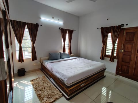 SS LUXURY Comforts-Two bedroom Condo in Chikmagalur