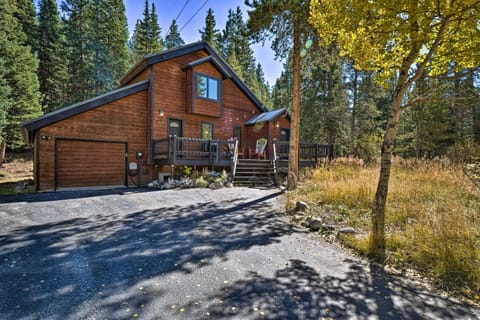 Cozy Blue River Cabin with Treehouse 6 Mi to Skiing House in Blue River