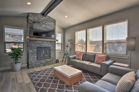 Bend Home with Patio and Fire Pits Less Than 3 Mi to Dtwn House in Bend