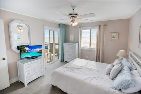 2BR, 2Bath condo Oceanfront Getaway with pool Apartment hotel in North Myrtle Beach