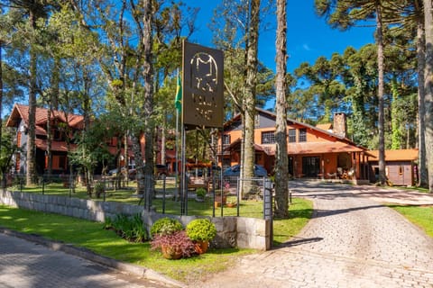 Property building, Day, Neighbourhood, Garden view, Street view