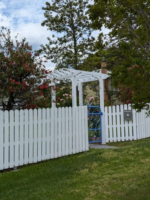 Amiens Cottage. Queenslander, charming, central. House in Stanthorpe