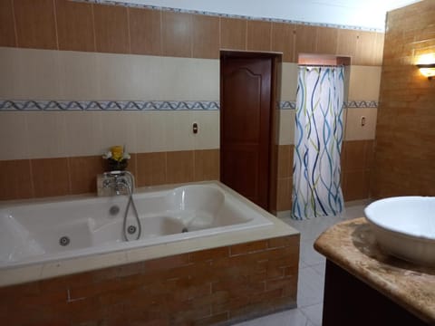 Penthouse con jacuzzi La cueva de los 3 ojos Condo in Santo Domingo Este